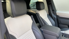 Land Rover Discovery 3.0 D300 Dynamic SE 5dr Auto Diesel Station Wagon